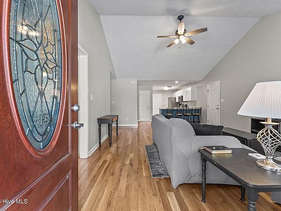 3rd image of 106 Walnut Avenue