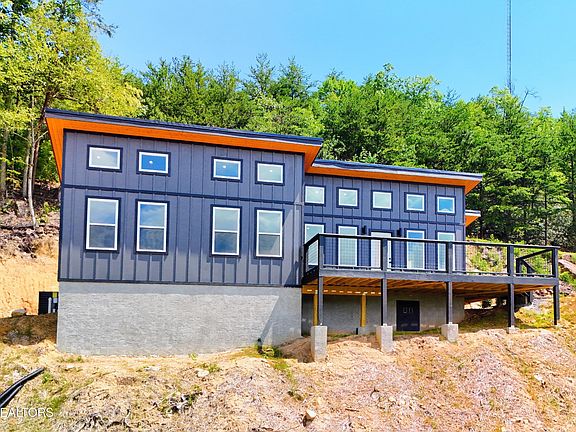 3rd image of 2608 Mountain Blvd