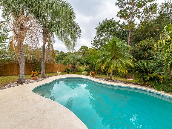 3rd image of 903 Mosshart Ln