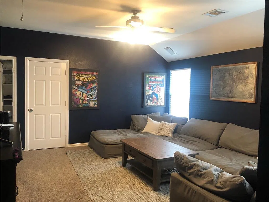 4 bed, 2.5 bath, 2280 sqft, $2,700 — Photo 2