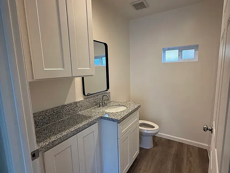 210 Clyde St #A-B — Photo 11