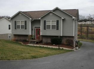 95 Cloverdale Ln, Johnson City, TN 37604