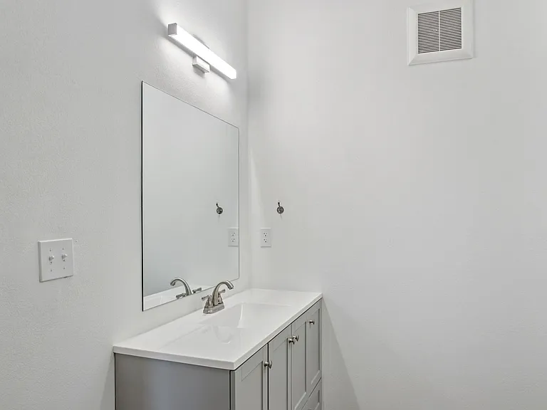 Portland Place Apartments — Photo 43
