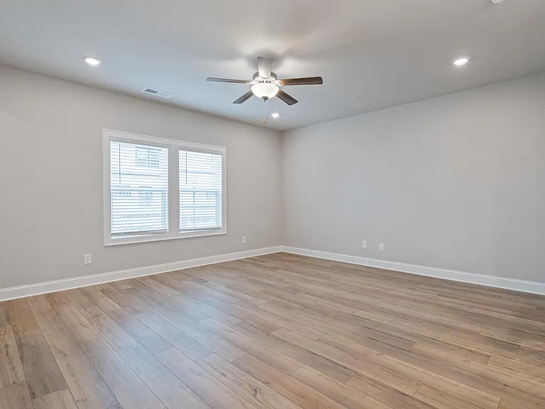 713 Mulberry Walk — Photo 14