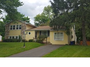 1087 Gorson Dr, Warminster, PA 18974