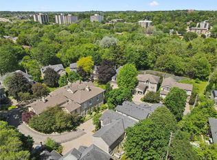 25 Manor Park Cres #11, Guelph, ON N1G 1A2