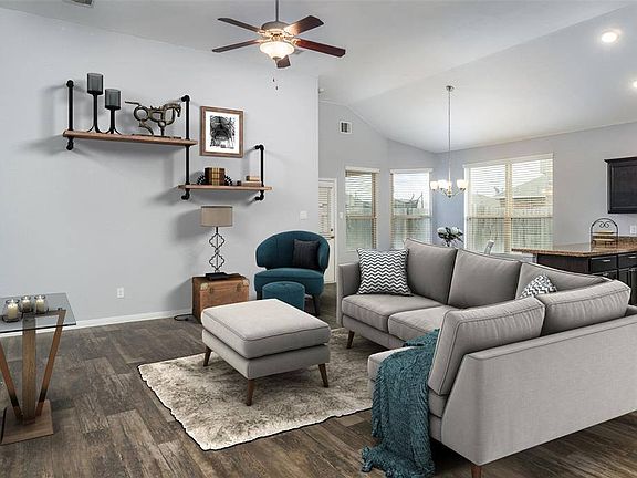 2nd image of 5218 Lilac Hollow Ln