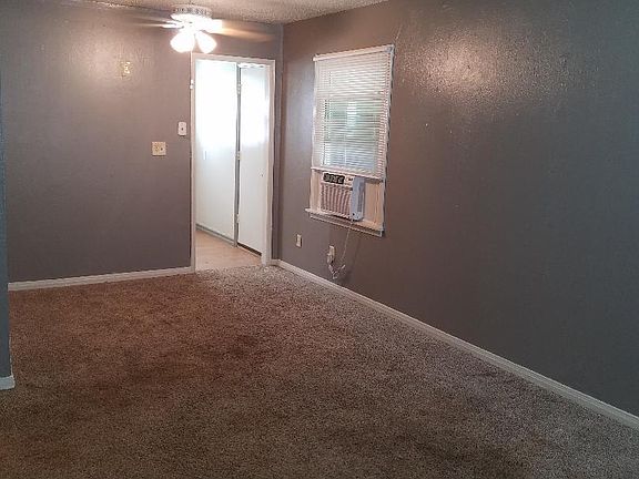 4th image of 4028 Thomas Ave