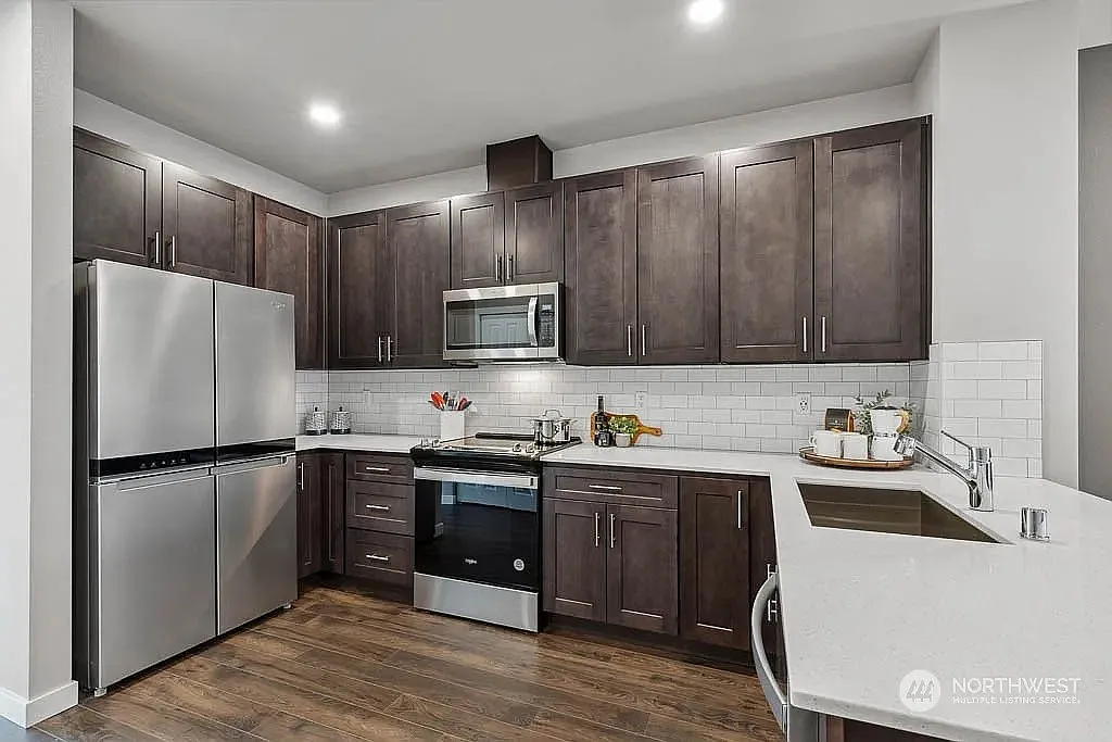 3 bed, 1573 sqft, $3,295 — Photo 3