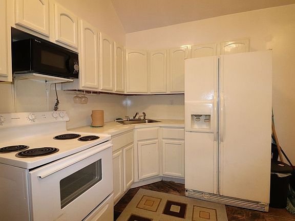 2nd image of 65 Mackay Pl #1