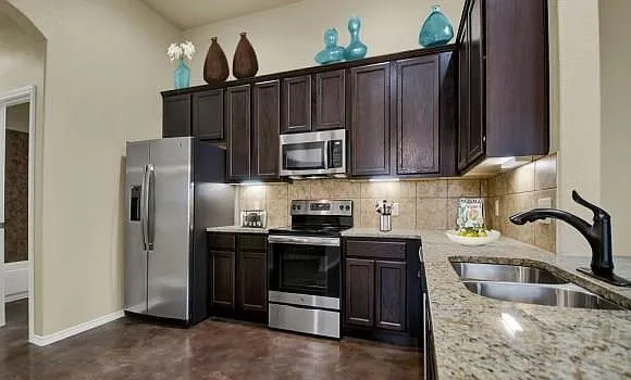 3 bed, 2.0 bath, 1372 sqft, $1,525 — Photo 3