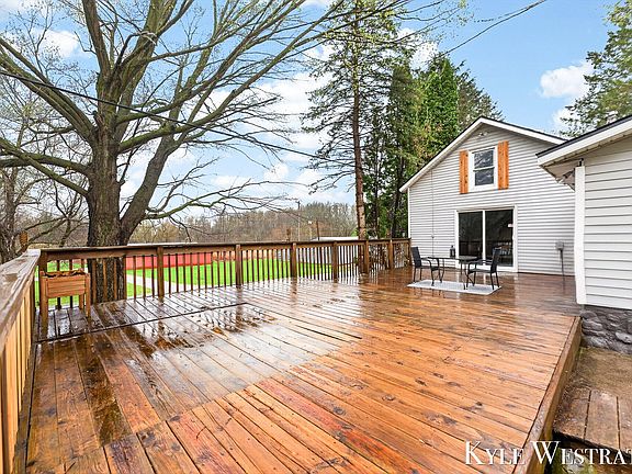 5th image of 6707 Lessiter Rd NE