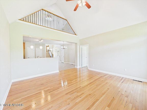 3rd image of 139 Graycyn Ln