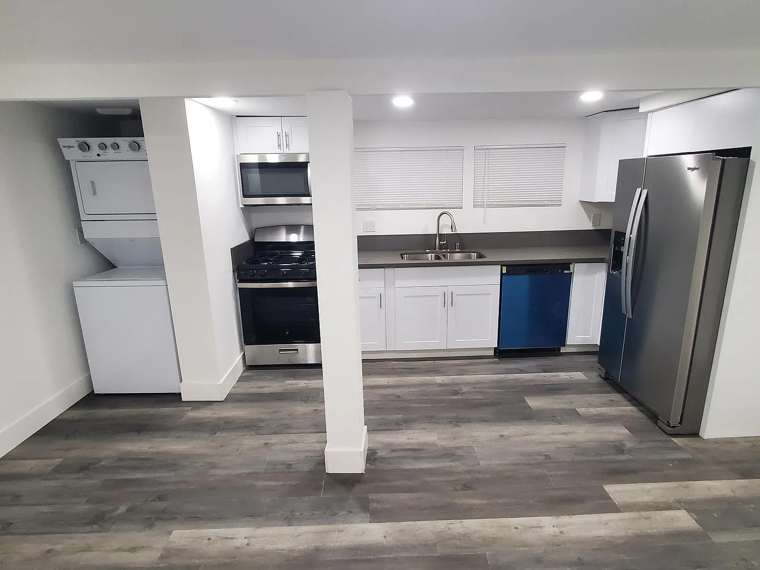 2 bed, 700 sqft, $2,200 — Photo 2