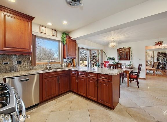 4th image of 1612 Lakeview Dr