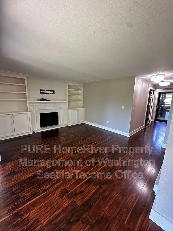 3 bed, 2.0 bath, 1120 sqft, $2,899 — Photo 2