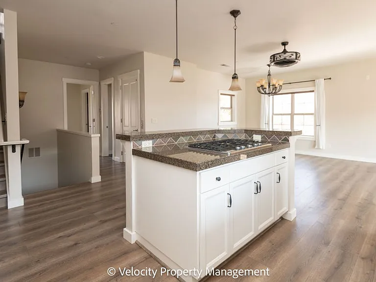 600 SW Otter Way — Photo 11