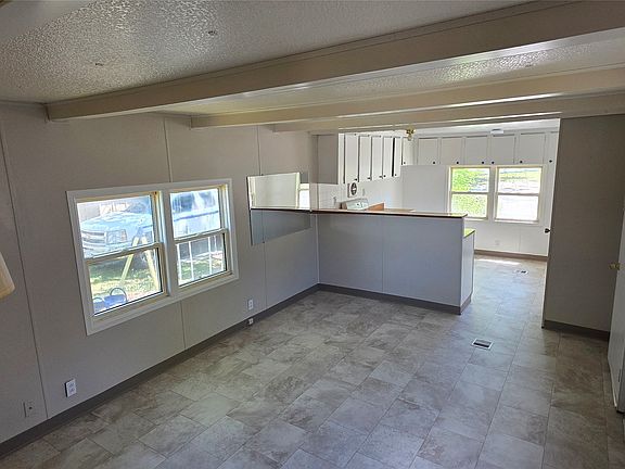 3rd image of 1805 Joslyn St Trailer 73