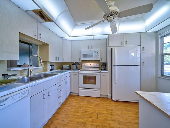 2nd image of 2904 Victoria Place #L1