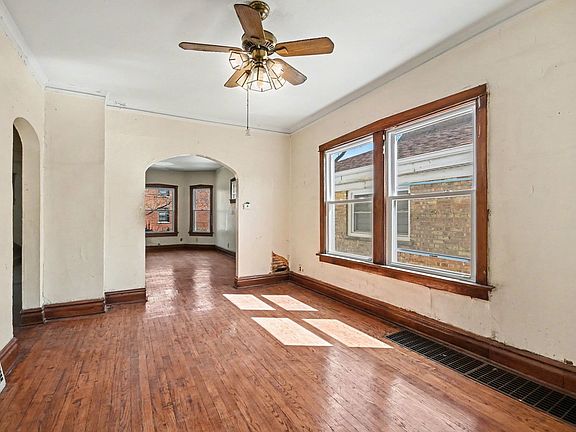5th image of 4638 N Hamlin Ave