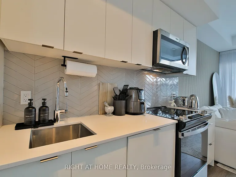 1612 Charles St #428 — Photo 8