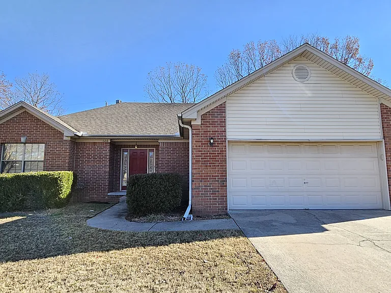 128 Plumdale Dr — Photo 1