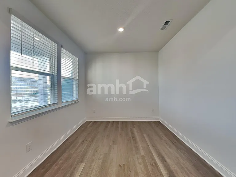 319 Pine Hill Ct — Photo 9