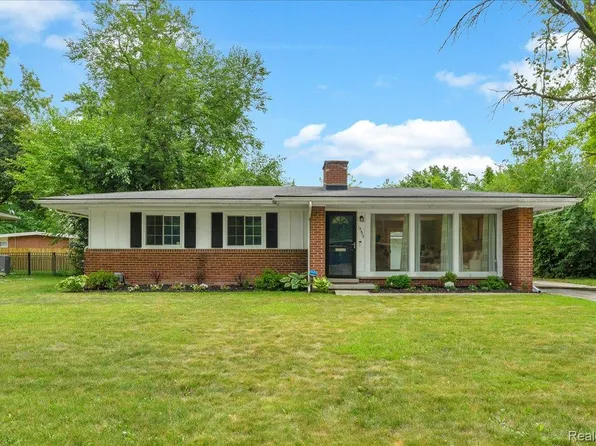 19425 Butternut Ln, Southfield, MI 48076