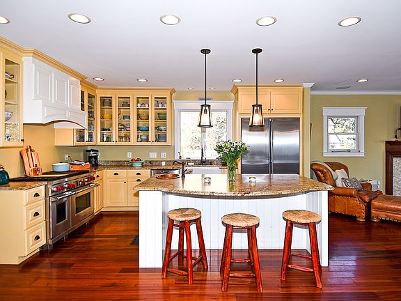 2nd image of 203 Lennox Ave