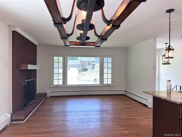 171 Roosevelt Rd — Photo 6
