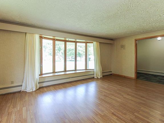4th image of 313 Westgate Dr