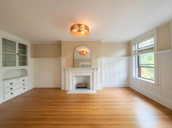 1805 Beacon St #2, Brookline, MA 02445