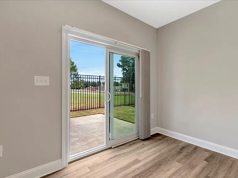 849 N Mecklenburg Ave — Photo 9