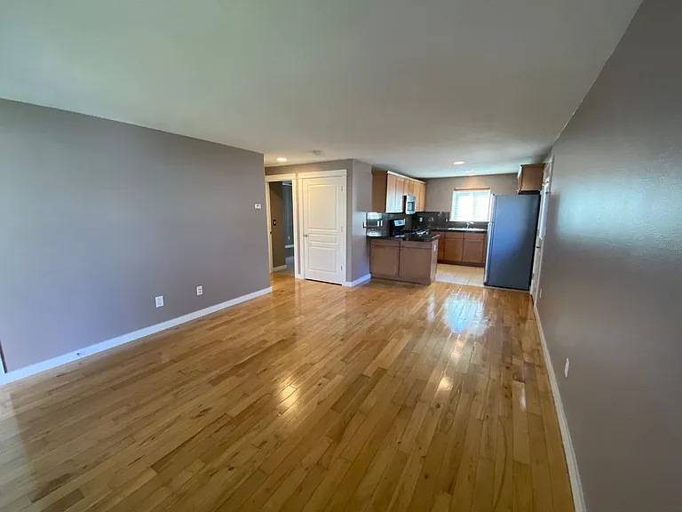 2413 Mountain Ter — Photo 2