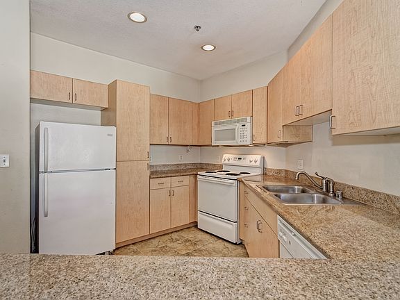 5th image of 1501 Front St Unit 419