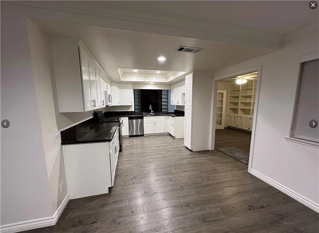 3 bed, 2300 sqft, $3,750 — Photo 2