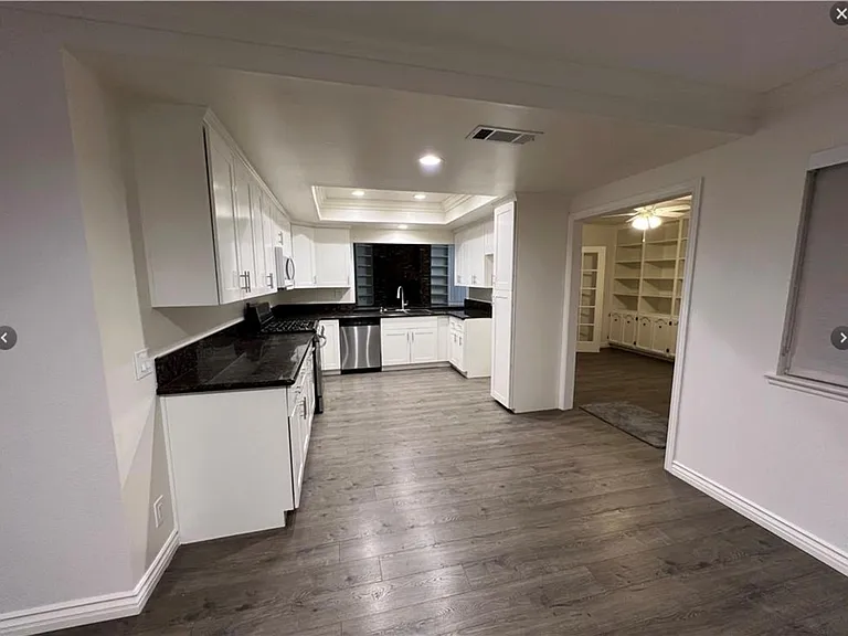 122 Fulton Way — Photo 2