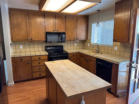 2nd image of 16349 Corte Del Cielo Ct