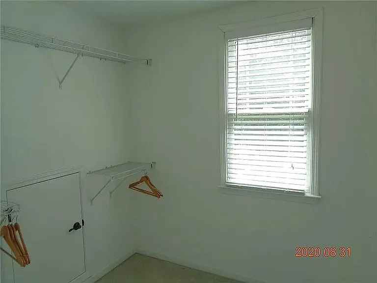 3785 Creekview Ridge Dr NE — Photo 4