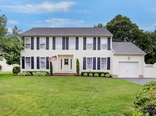 28 Daniel Dr, Hazlet, NJ 07730