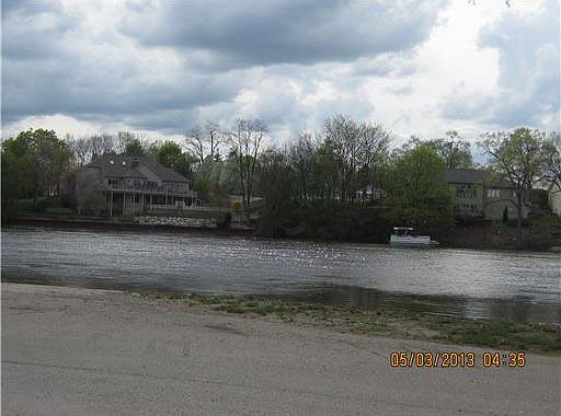 2nd image of 812 Maple St