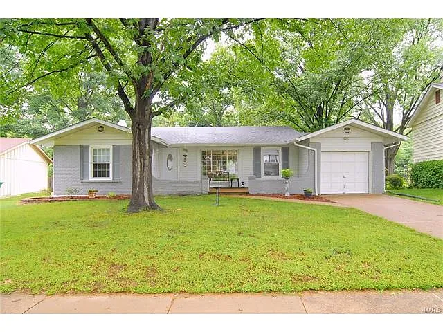 391 Messina Dr photo 1