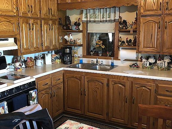 Kitchen 13.3' X 11.7'