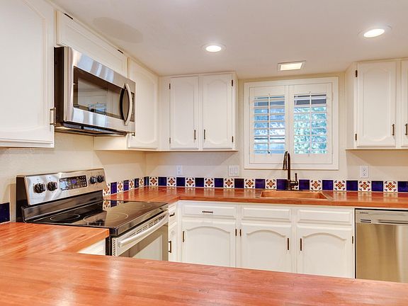 5th image of 8301 N 21st Dr #F202