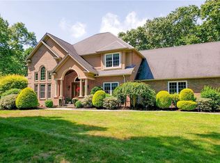 1 McKenzie Dr, Smithfield, RI 02814