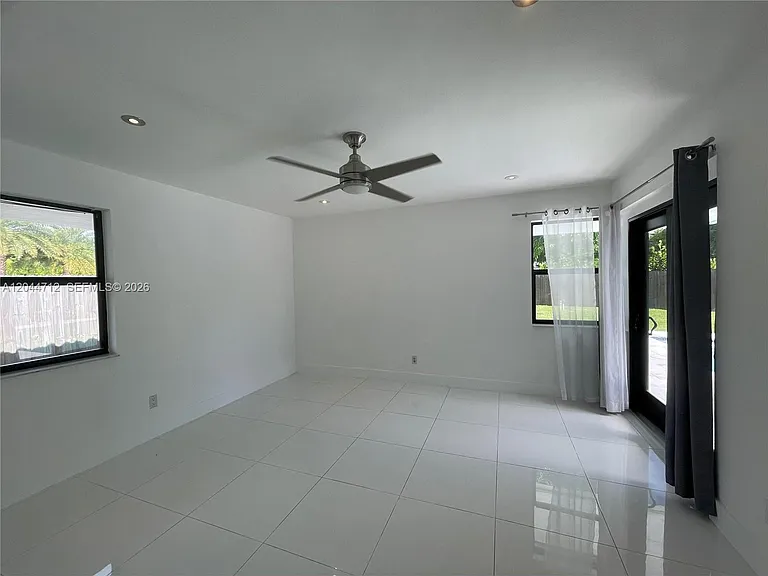 2115 Alamanda Dr — Photo 21
