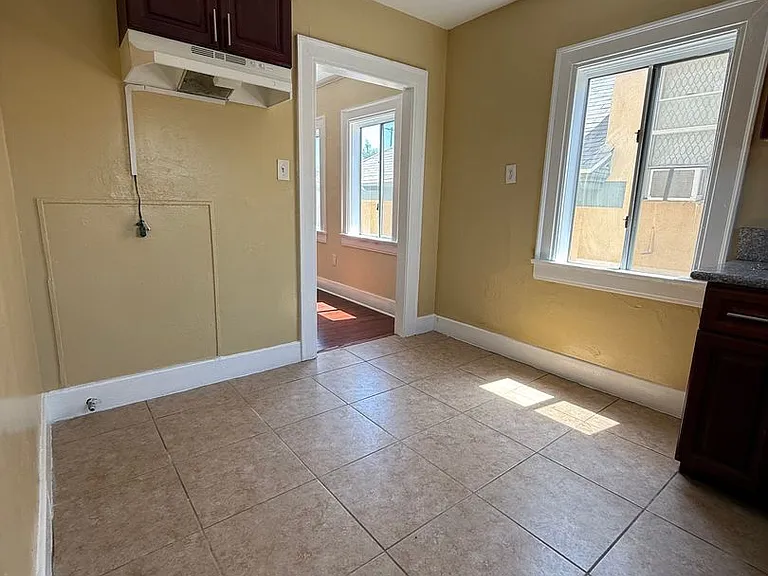 2424 E 4th St — Photo 2