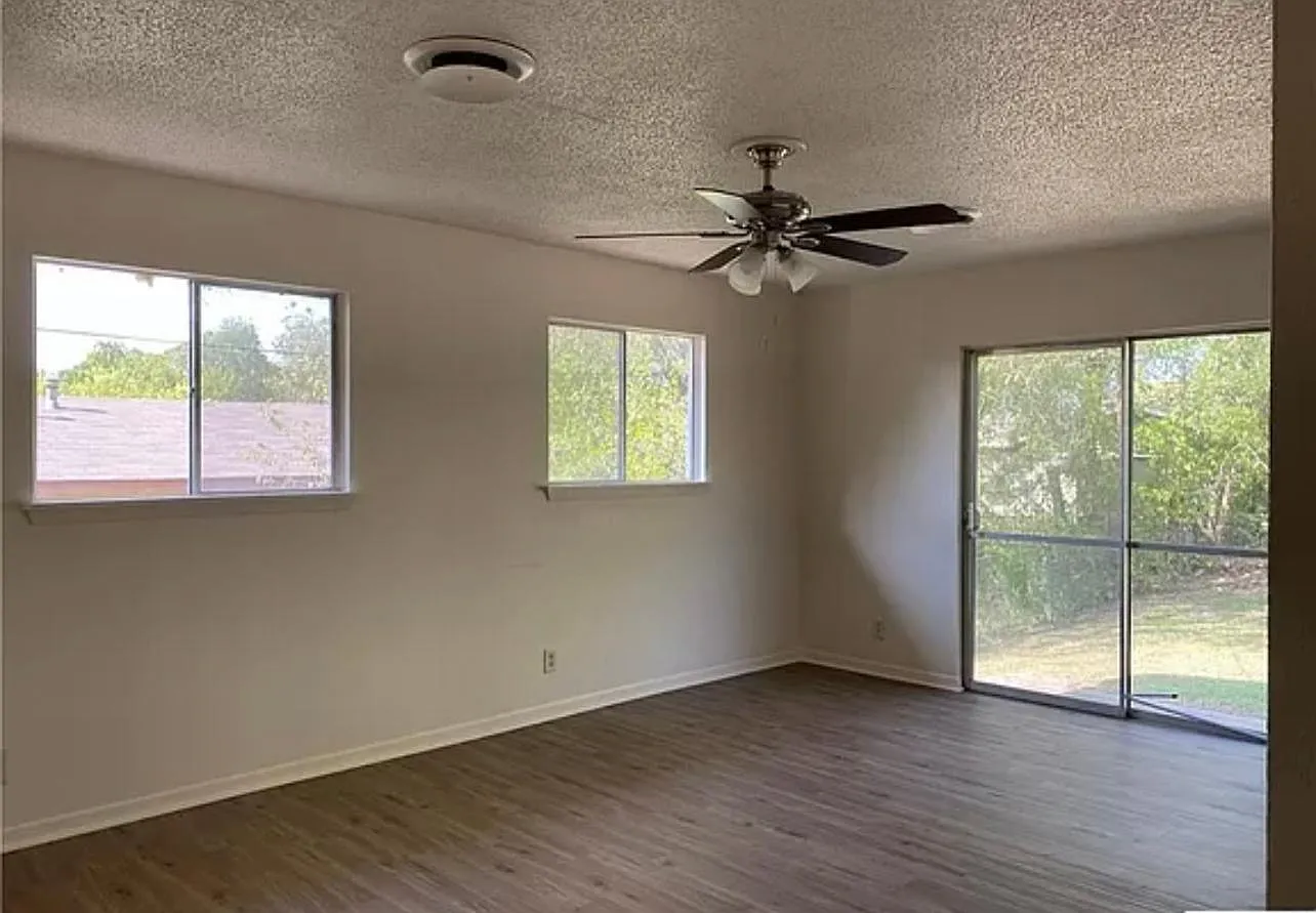 805 W Bryce Ave — Photo 2