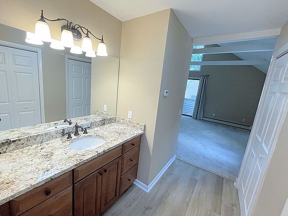 4th image of 17 Yankee Glen Dr #17D