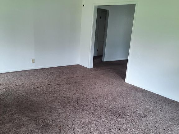 4th image of 5330 E Parkway Dr